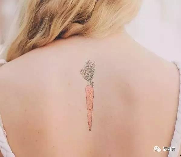 网红推特女吃瓜纹身是谁,背后故事引人关注”  第2张
