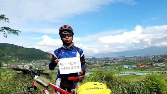 型男行走乡村爆料视频,揭秘田园生活魅力瞬间  第2张